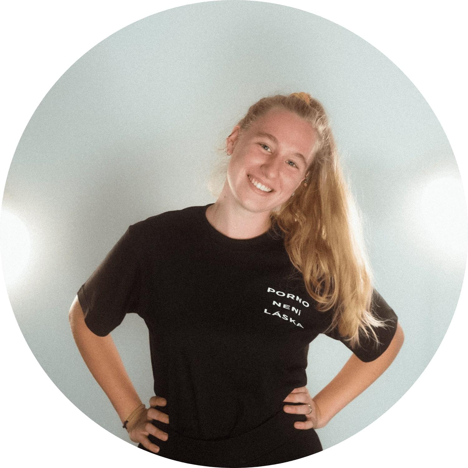 Fotka hosta Táňa Reháková (NePornu) k přednášce Nástrahy pornografie.