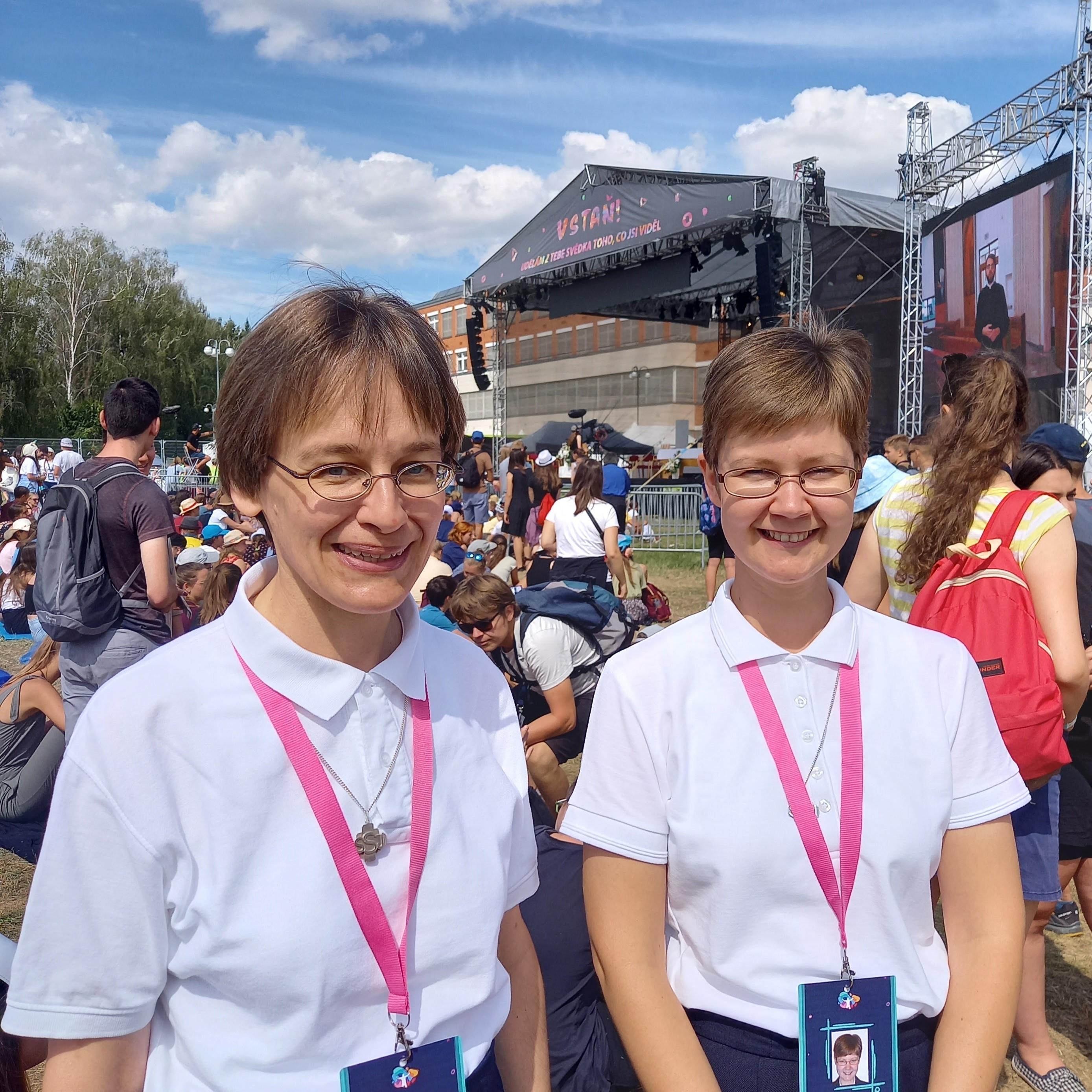 Fotka hosta sr. Anna Bartoňová a sr. Markéta Trešlová  k přednášce Jak zvolit to nejlepší? Aneb Boží vůle jako projev Boží lásky.